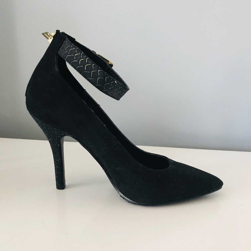 Chinese Laundry Pointed Toe Pump